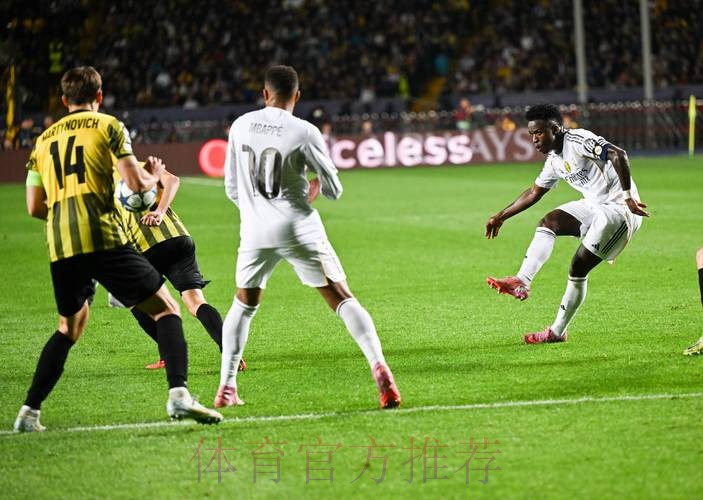 皇马大将全程拉胯!后场传球被断+冒顶抱摔送点